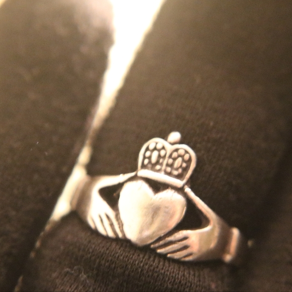 Claddagh ring - Picture 3 of 3